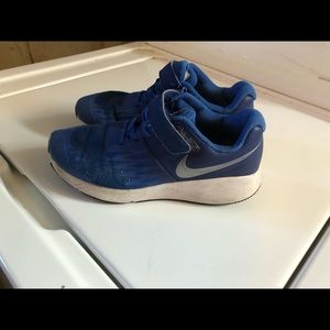 Nike tennis shoes